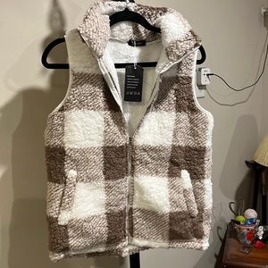 Ladies teddy bear vest with tags